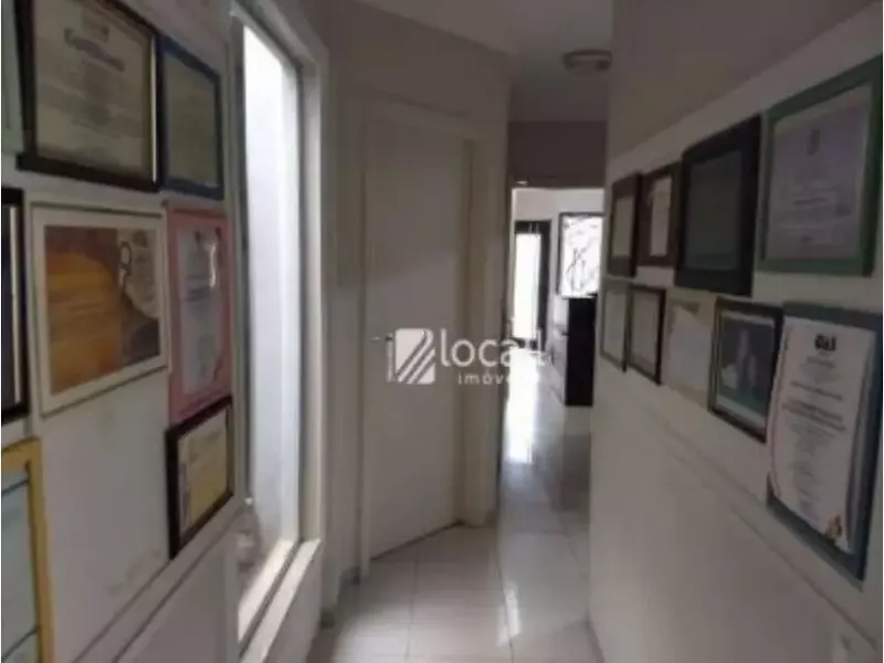 Comercial em leilão