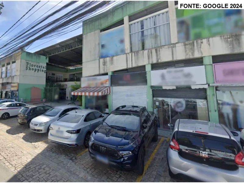 Comercial em leilão