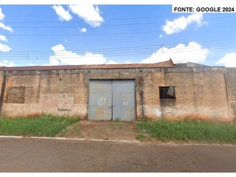Comercial em leilão