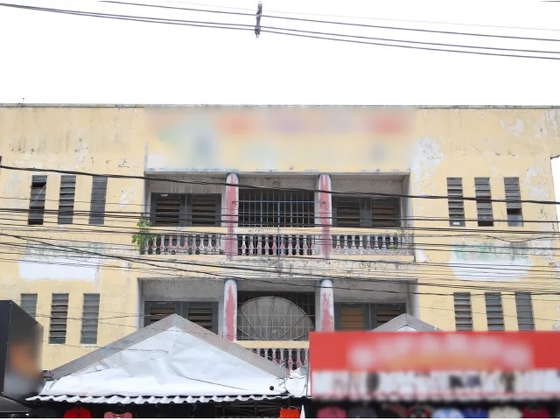 Comercial em leilão