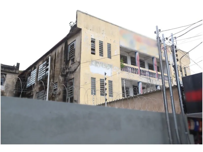 Comercial em leilão