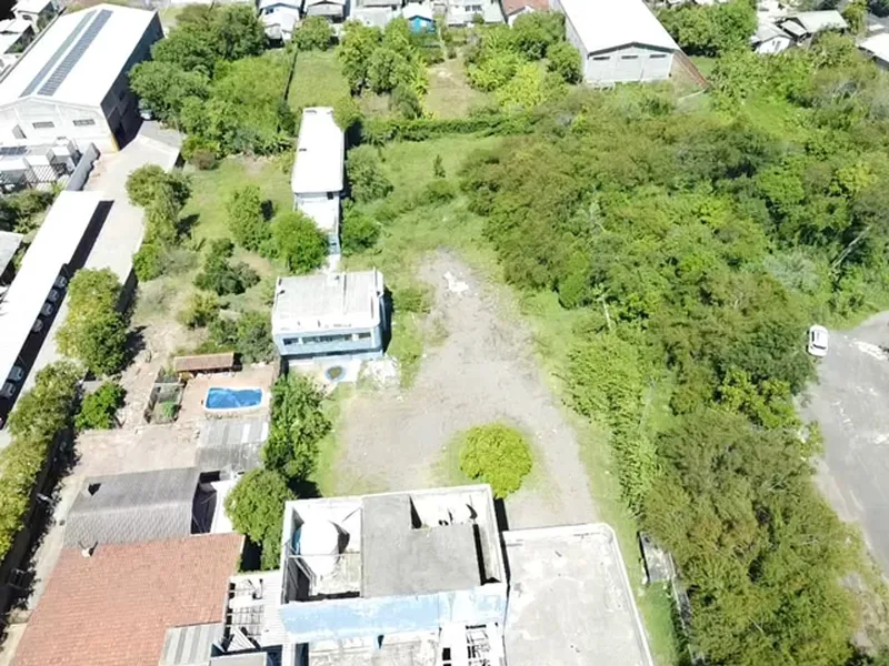 Comercial em leilão