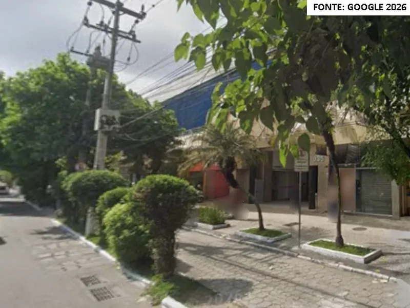 Comercial em leilão