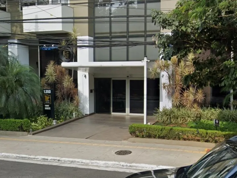 Comercial em leilão