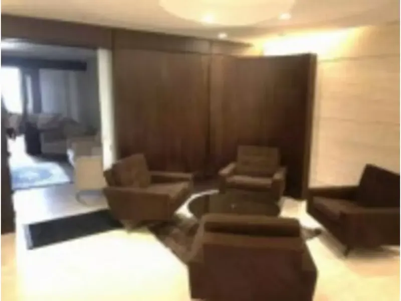 Comercial em leilão