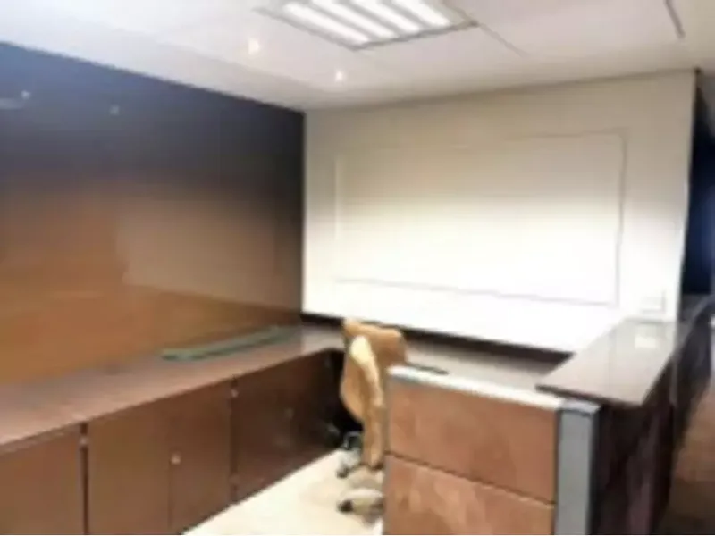 Comercial em leilão