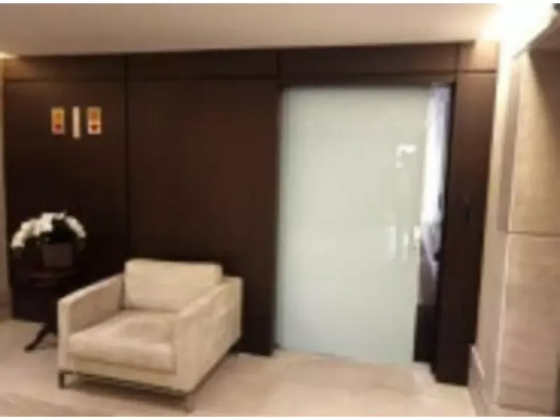 Comercial em leilão