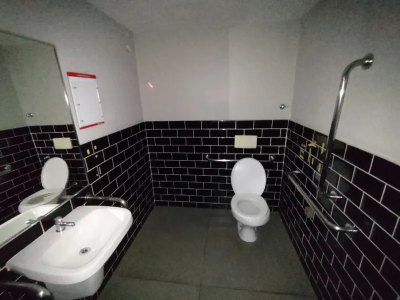 Comercial em leilão