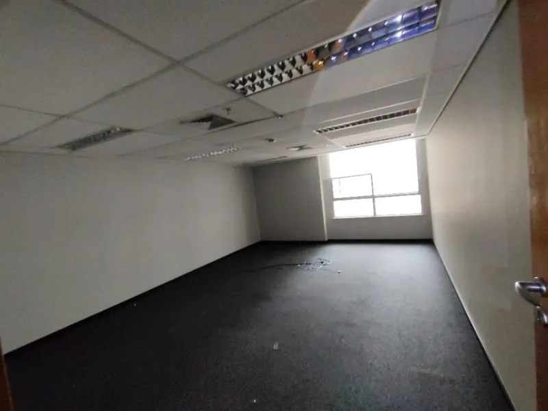 Comercial em leilão