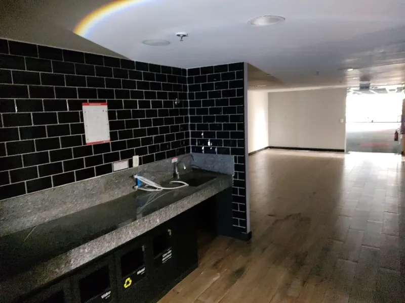 Comercial em leilão