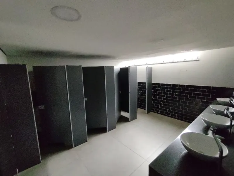 Comercial em leilão