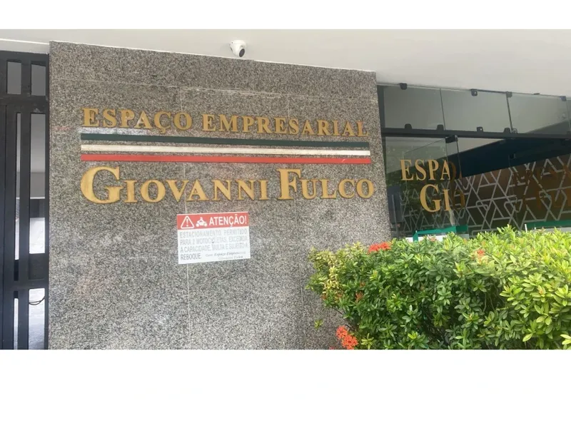 Comercial em leilão