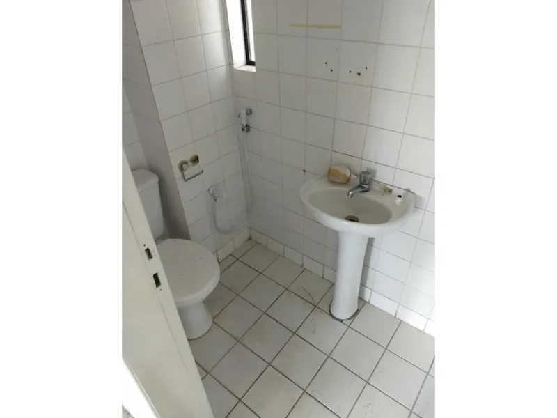 Comercial em leilão